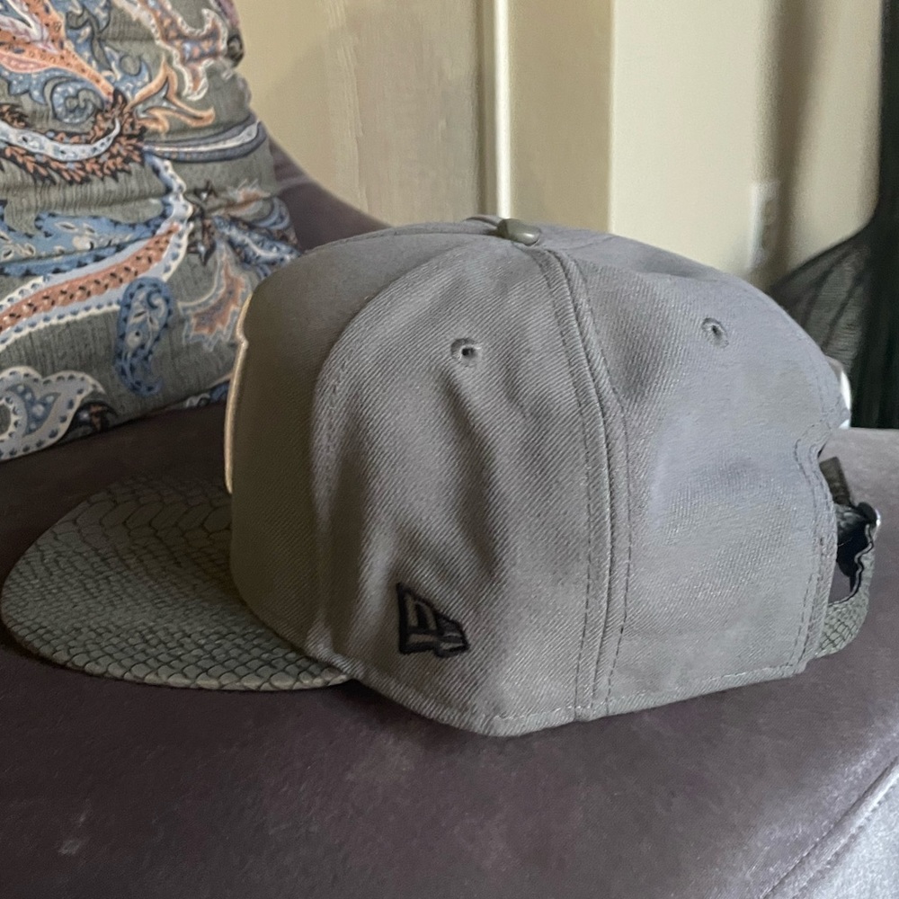 Oakland Raiders hat - Picture 2 of 6